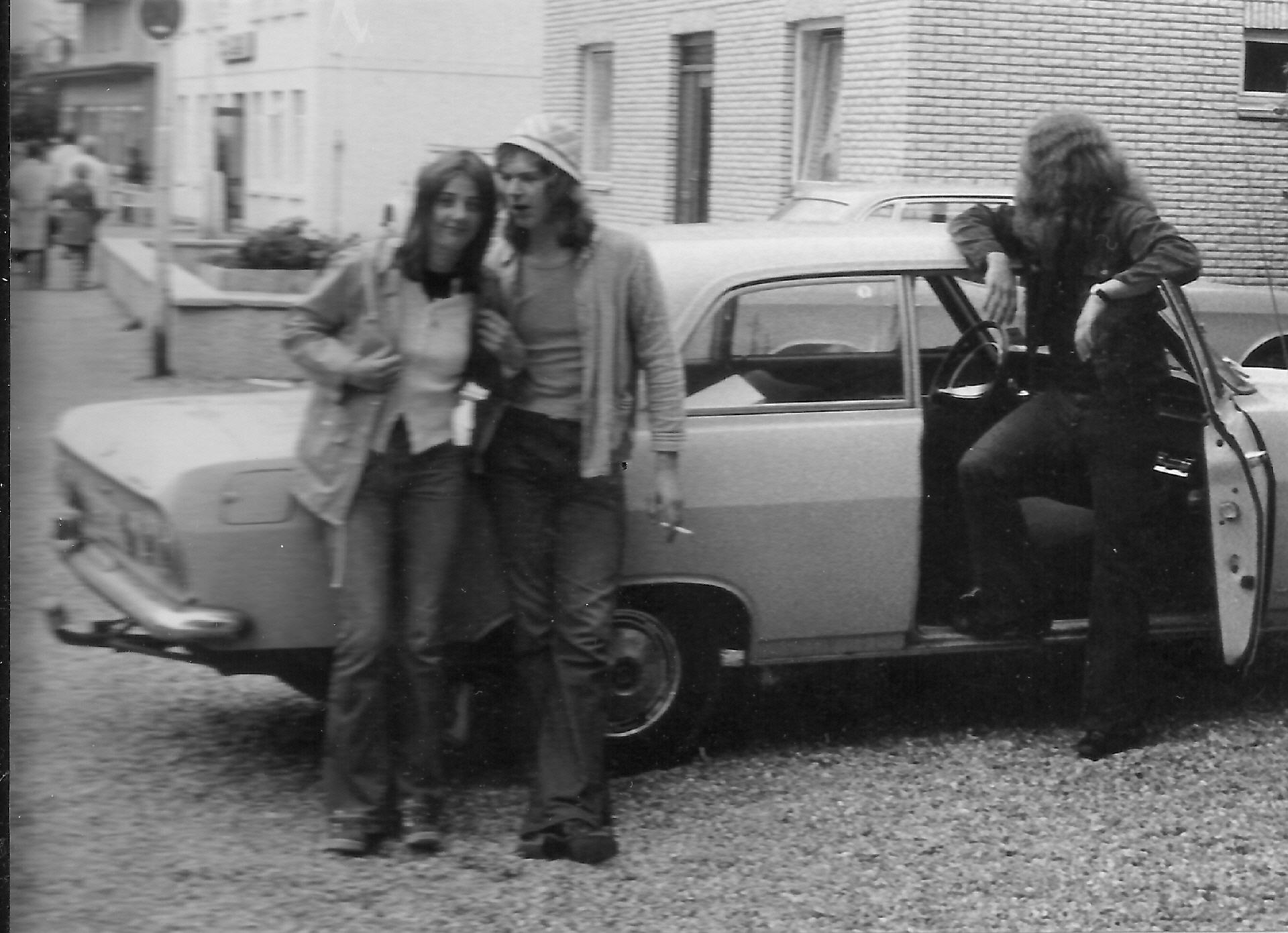 Hippies mit Opel Rekord...